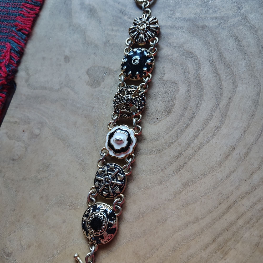 Elegant Black and Silver Bracelet